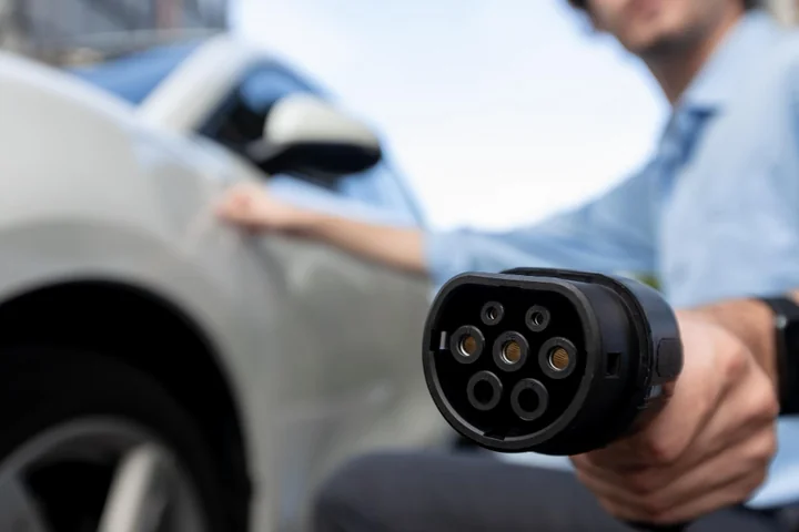 Nowoczesne stacje ładowania samochodów elektrycznych dla firm jako fundament transformacji energetycznej biznesu