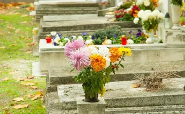 Ile kosztuje miejsce na cmentarzu komunalnym w Lublinie i jak znaleźć grób bliskiej osoby?