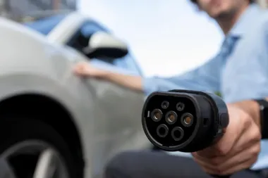 Nowoczesne stacje ładowania samochodów elektrycznych dla firm jako fundament transformacji energetycznej biznesu