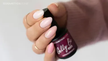 Cosmetics Zone radzi: jak wykonać trwały i bezpieczny manicure na letnie wyjazdy?