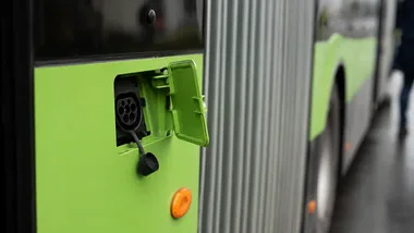 Dwadzieścia hybryd na Placu Zamkowym. MPK pokaże nowy tabor