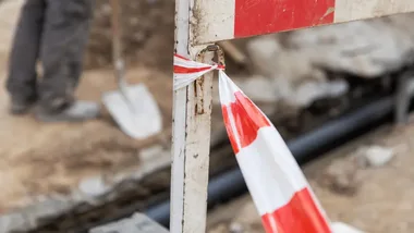 Awaria wodociągowa zamknęła ulicę Głęboką. Autobusy jadą objazdem