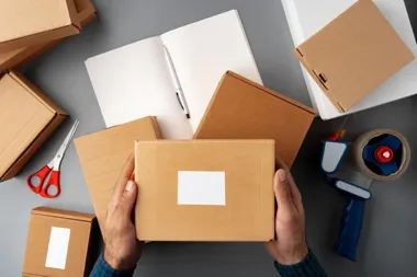 Jakie ograniczenia celne obowiązują przy wysyłce paczki do Chin? Poradnik dla e-sprzedawców