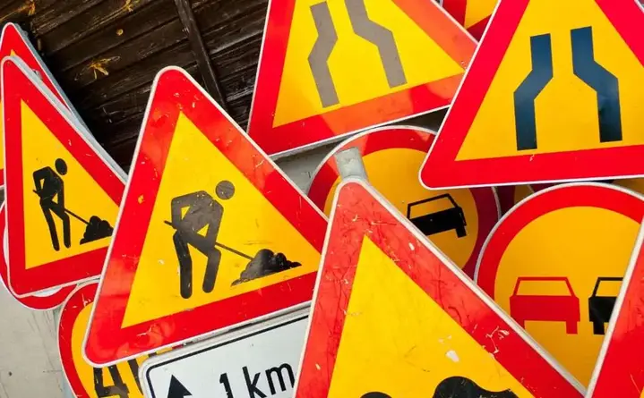 Kwiaty dla pasażerek na przystankach i w pojazdach – Dzień Kobiet w komunikacji miejskiej