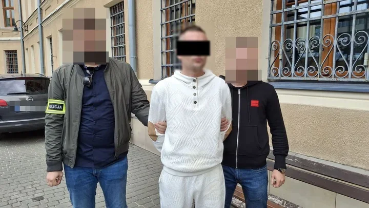 Boso po paliwo i na zakazie - 33-latek zostawił auto na skrzyżowaniu