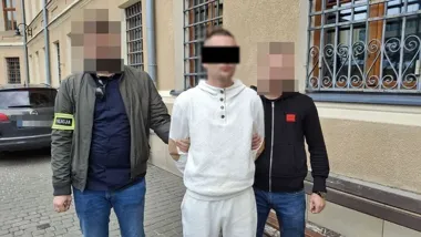 Boso po paliwo i na zakazie - 33-latek zostawił auto na skrzyżowaniu