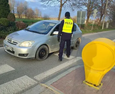 Ponad 8600 kontroli i 8 pijanych kierowców - jeden uderzył w latarnię
