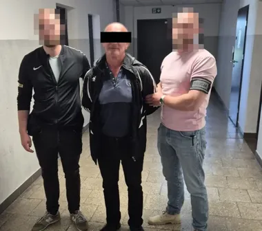 Włamywacz uciekł z mieszkania na Czubach po zauważeniu kamery