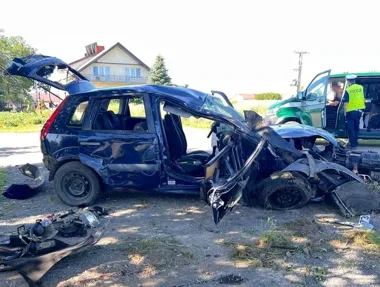 Ford dachował pod Lublinem - za kierownicą siedział 16-latek bez uprawnień