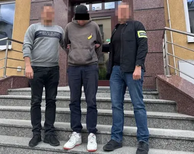 Gazety zamiast 60 tysięcy złotych - fałszywy policjant wpadł pod domem seniorki